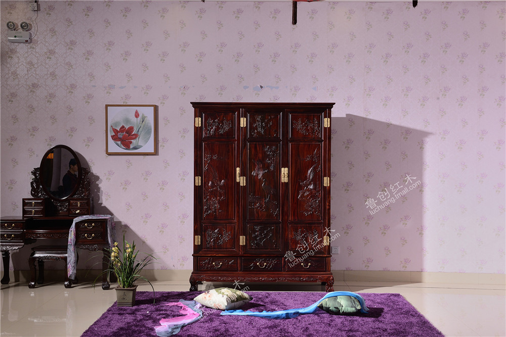 三門(mén)大衣柜